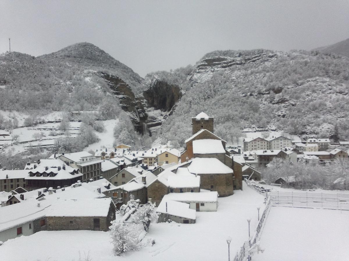 Hotel Rural El Porton De Murillo Broto Kültér fotó